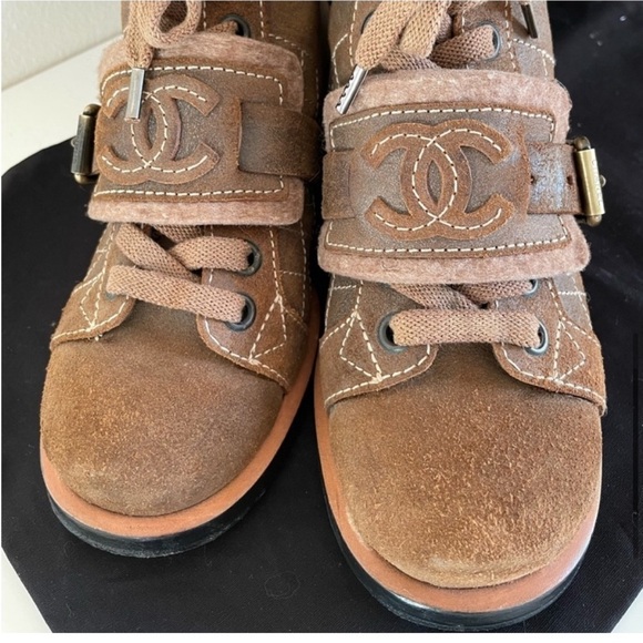 100% Authentic Chanel Brown Suede Combat Boots size 37.5 / 7 w/ BOX and dust bag - Picture 7 of 11